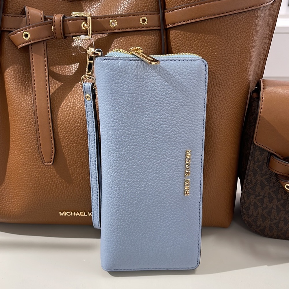 Michael Kors Jet Set Travel Large Travel CONTINENTAL 
Pale Blue - Picture 6 of 16